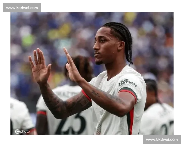 切尔西官宣!若昂 - 佩德罗 6000 万镑加盟,签约至 2032 年 切尔西官宣!若昂 - 佩德罗 6000 万镑加盟,签约至 2032 年