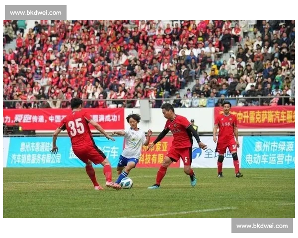 时隔多年,苏超经典战役重现,老球迷直呼:青春回来了! 时隔多年,苏超经典战役重现,老球迷直呼:青春回来了!